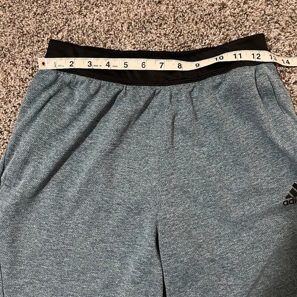 Adidas Aeroready Men's Small, Zippered Pockets, Moisture wicking - Picture 4 of 12